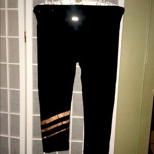 Infinite Leggings Copper trimmed  black crop activewear M